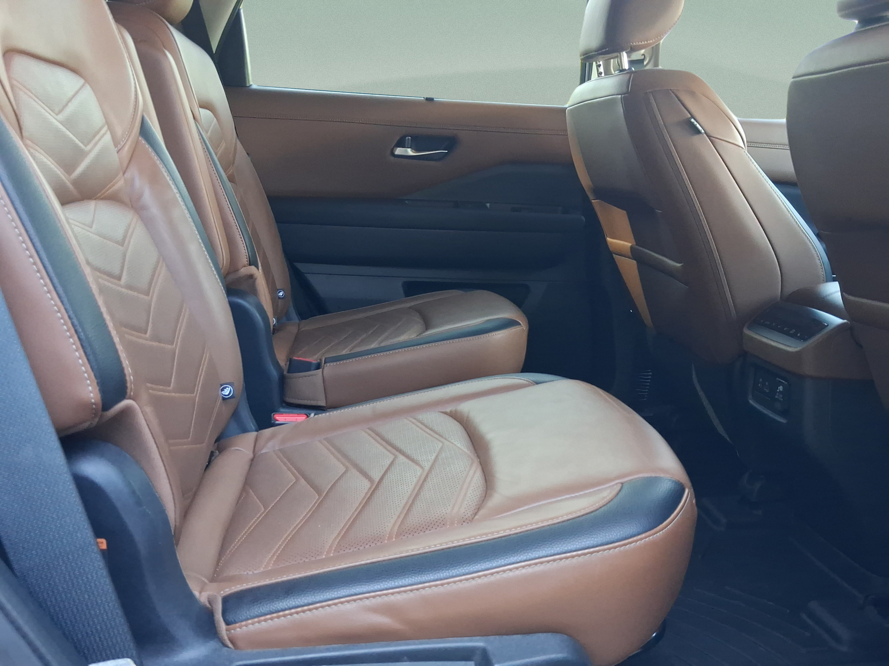 Used 2023 Nissan Pathfinder Platinum AWD/4WD image 27