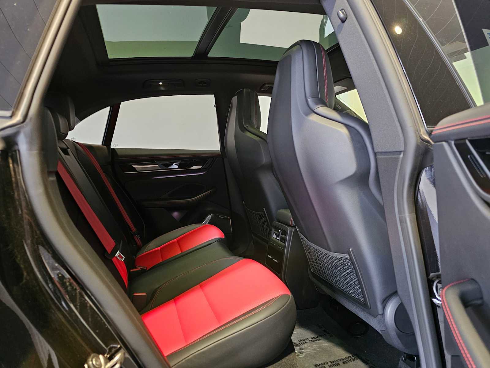 New 2024 Porsche Macan 4 Electric image 15