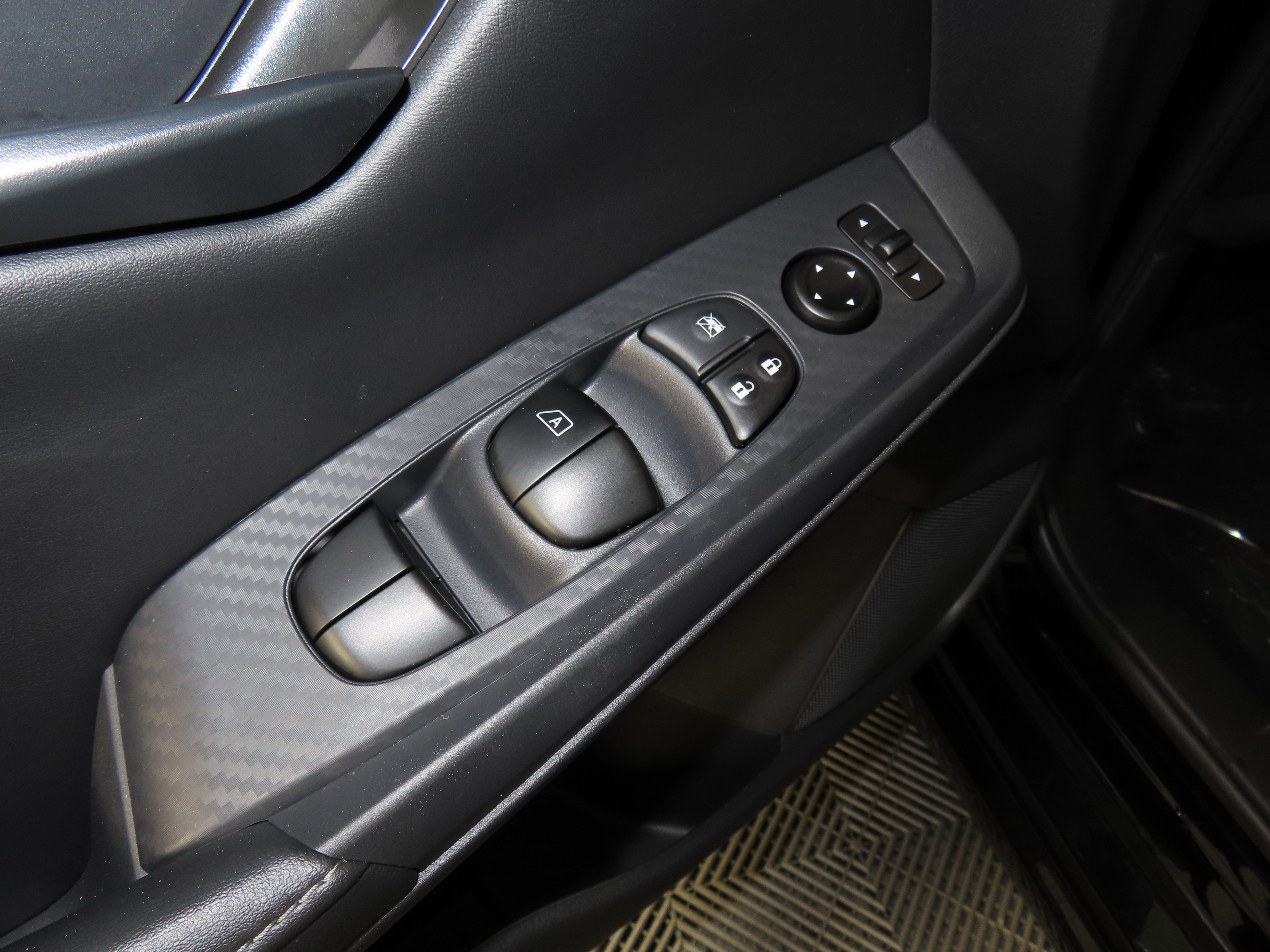 Used 2025 Nissan Sentra S image 39