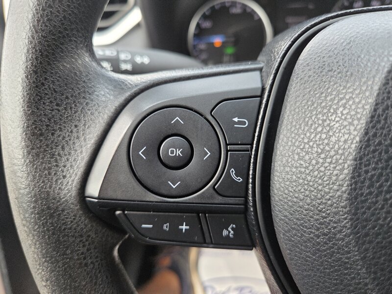 Used 2021 Toyota RAV4 LE AWD/4WD image 16