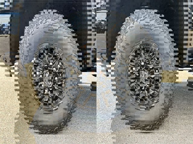 New 2025 Chevrolet Silverado 2500 ZR2 w/ Technology Package image 34