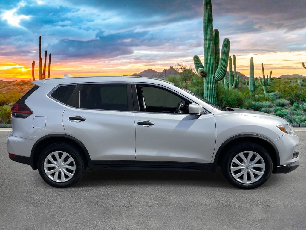 Used 2018 Nissan Rogue S image 2