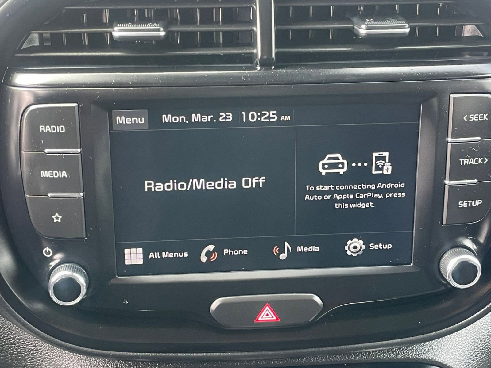 Used 2025 Kia Soul LX w/ LX Technology Package FWD image 20