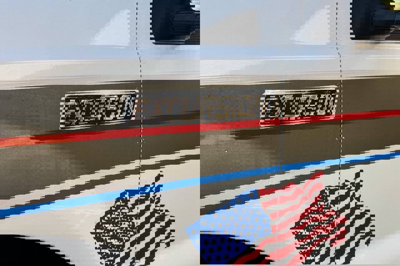 Used 2005 Ford Excursion XLT image 38