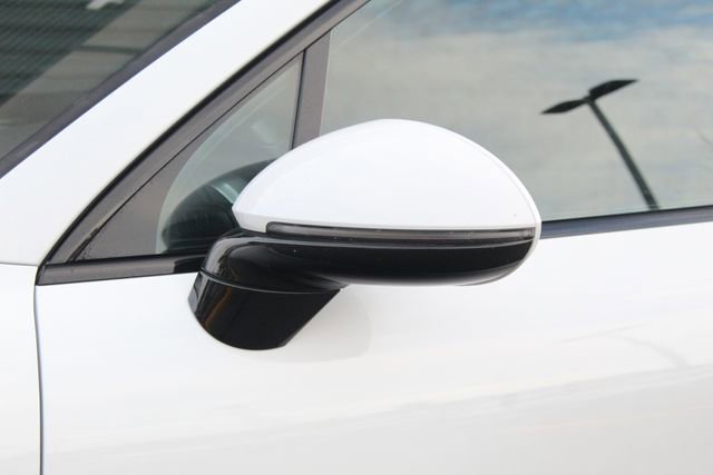 Used 2021 Porsche Cayenne GTS w/ Premium Package image 14