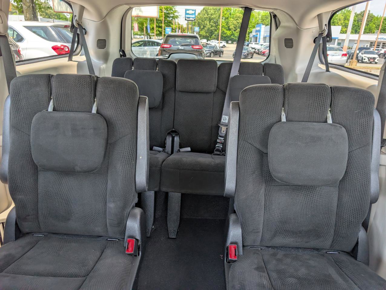 Used 2015 Dodge Grand Caravan SXT FWD image 23