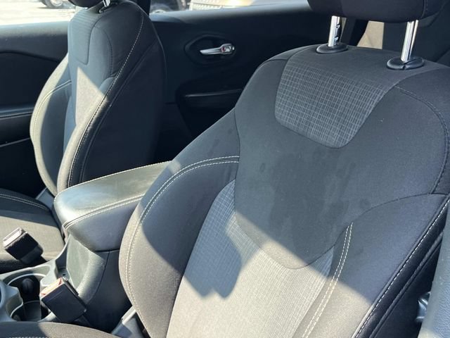 Used 2015 Jeep Cherokee Latitude FWD image 25