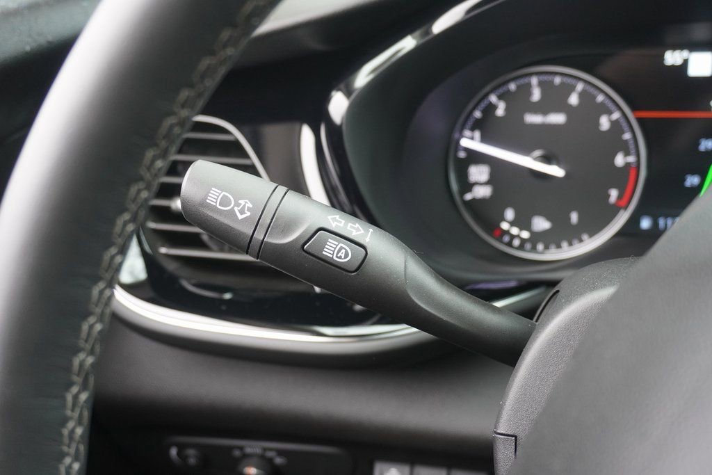 Used 2022 Buick Envision Avenir w/ Safety Package image 19