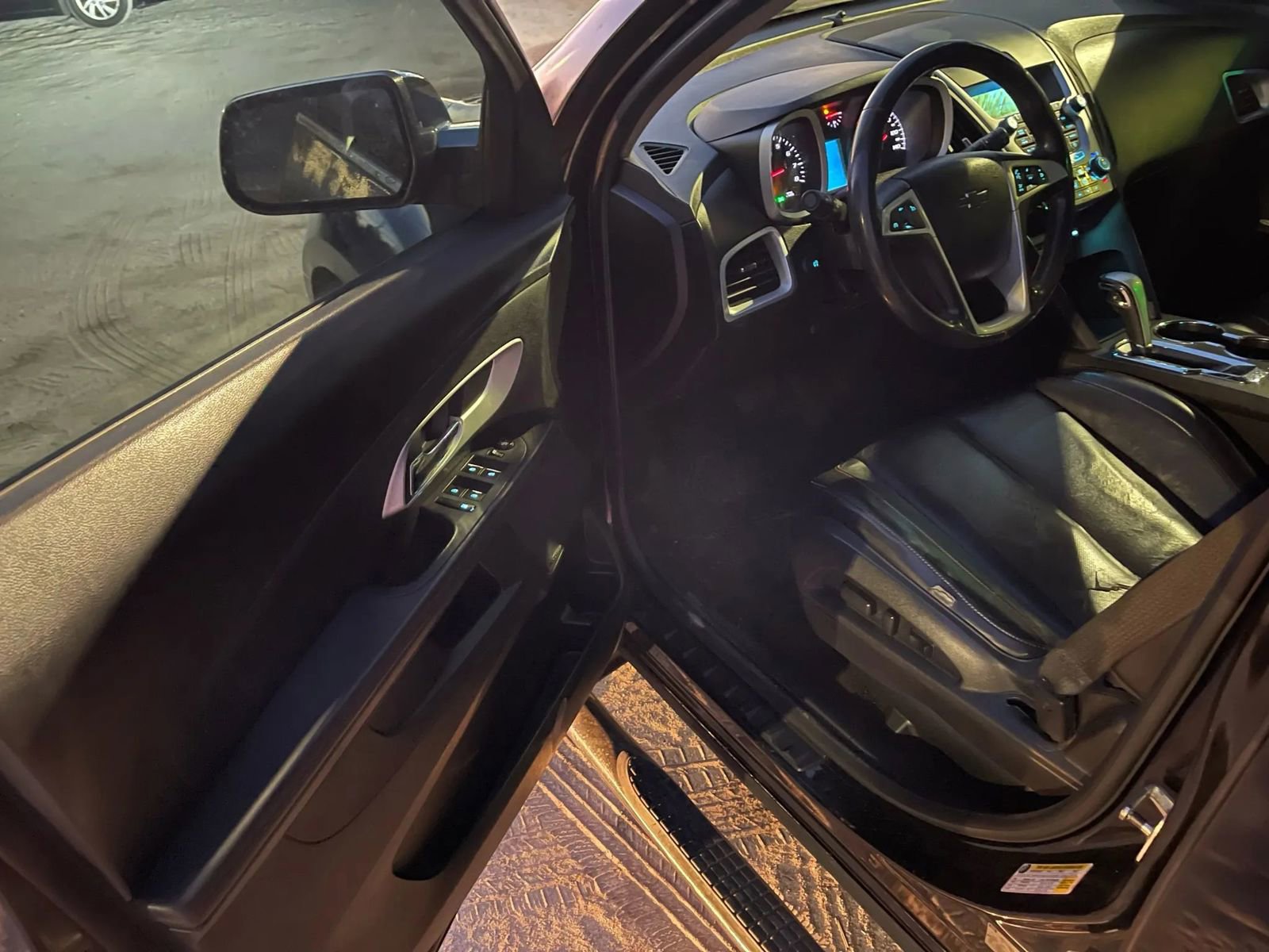 Used 2010 Chevrolet Equinox LT w/ Chrome Appearance Package image 10