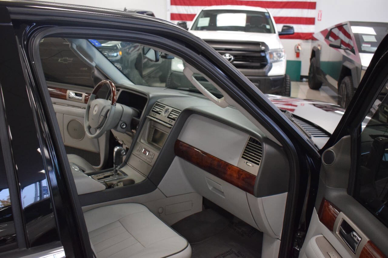 Used 2006 Lincoln Navigator Luxury image 20