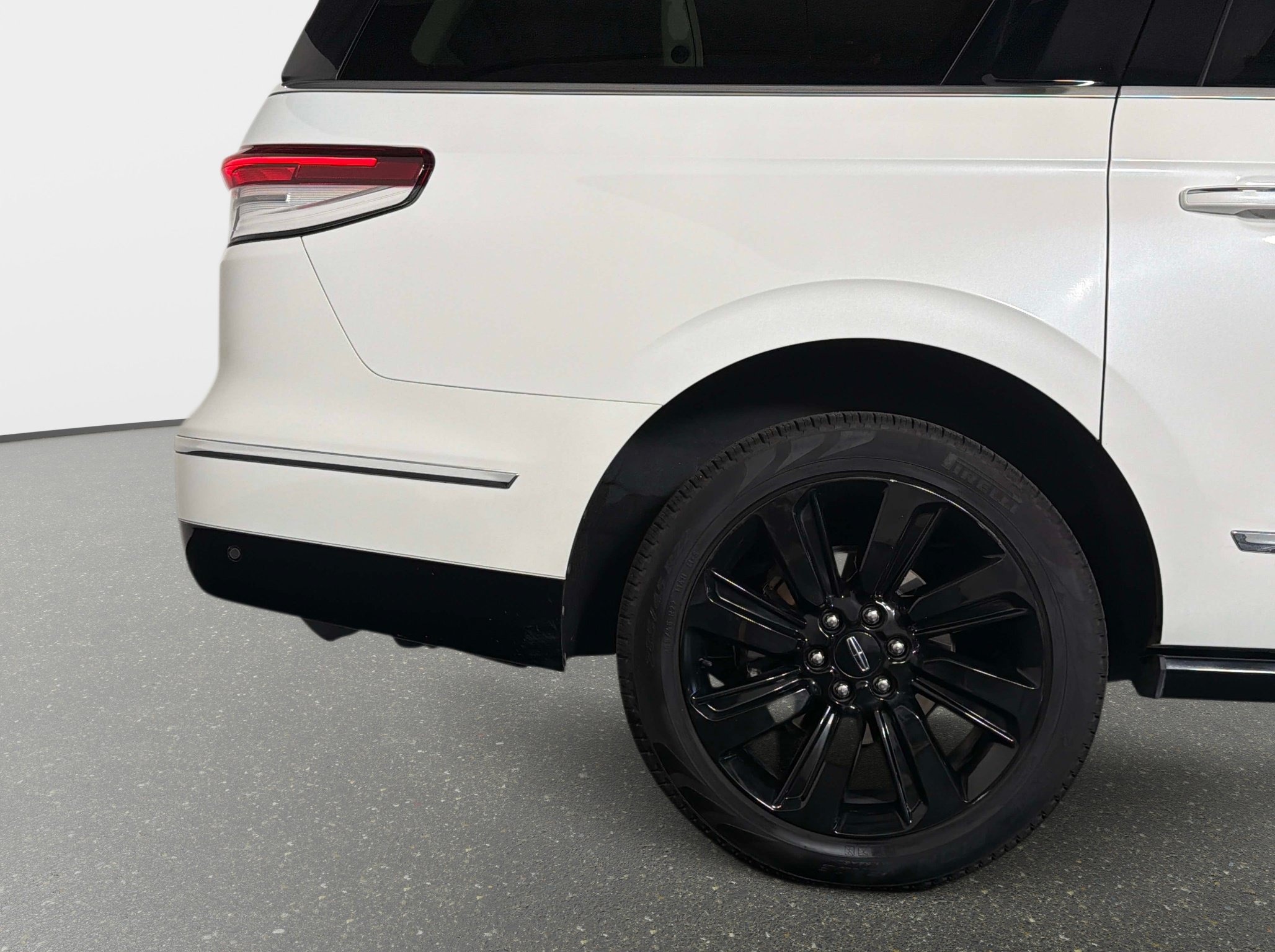 Used 2024 Lincoln Navigator L Black Label AWD/4WD image 6
