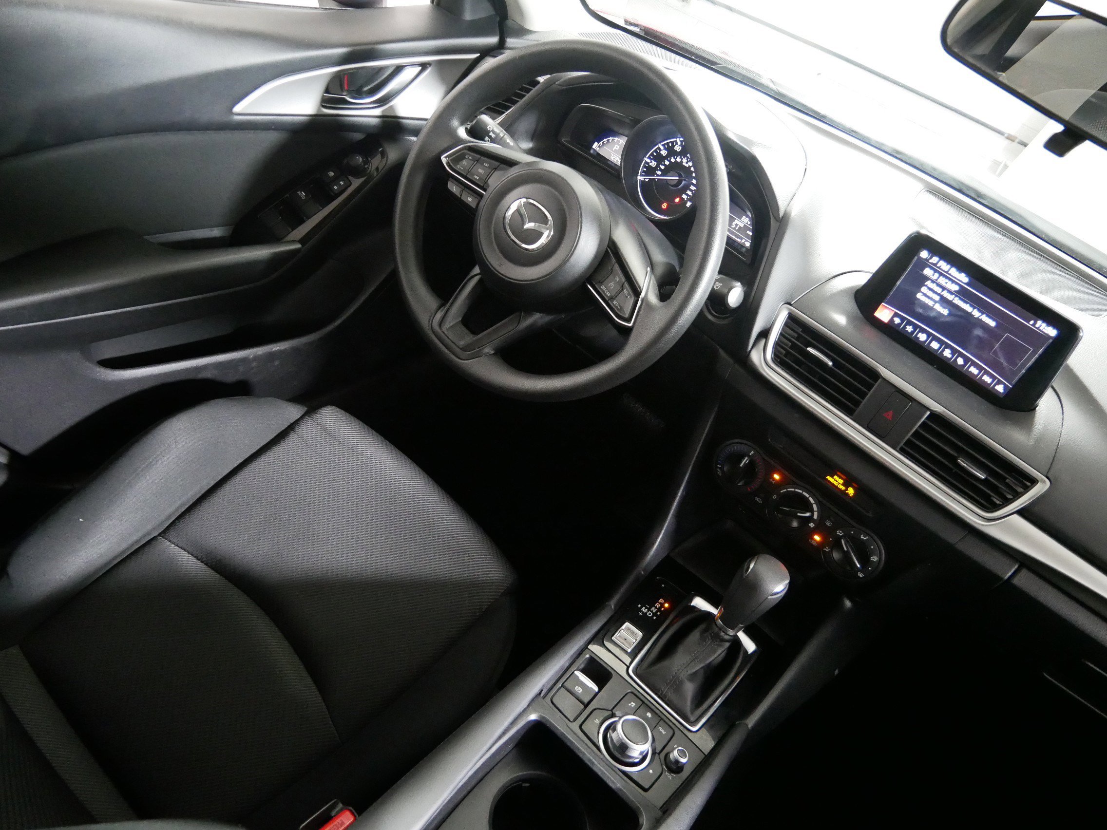 Used 2017 MAZDA MAZDA3 Sport image 9