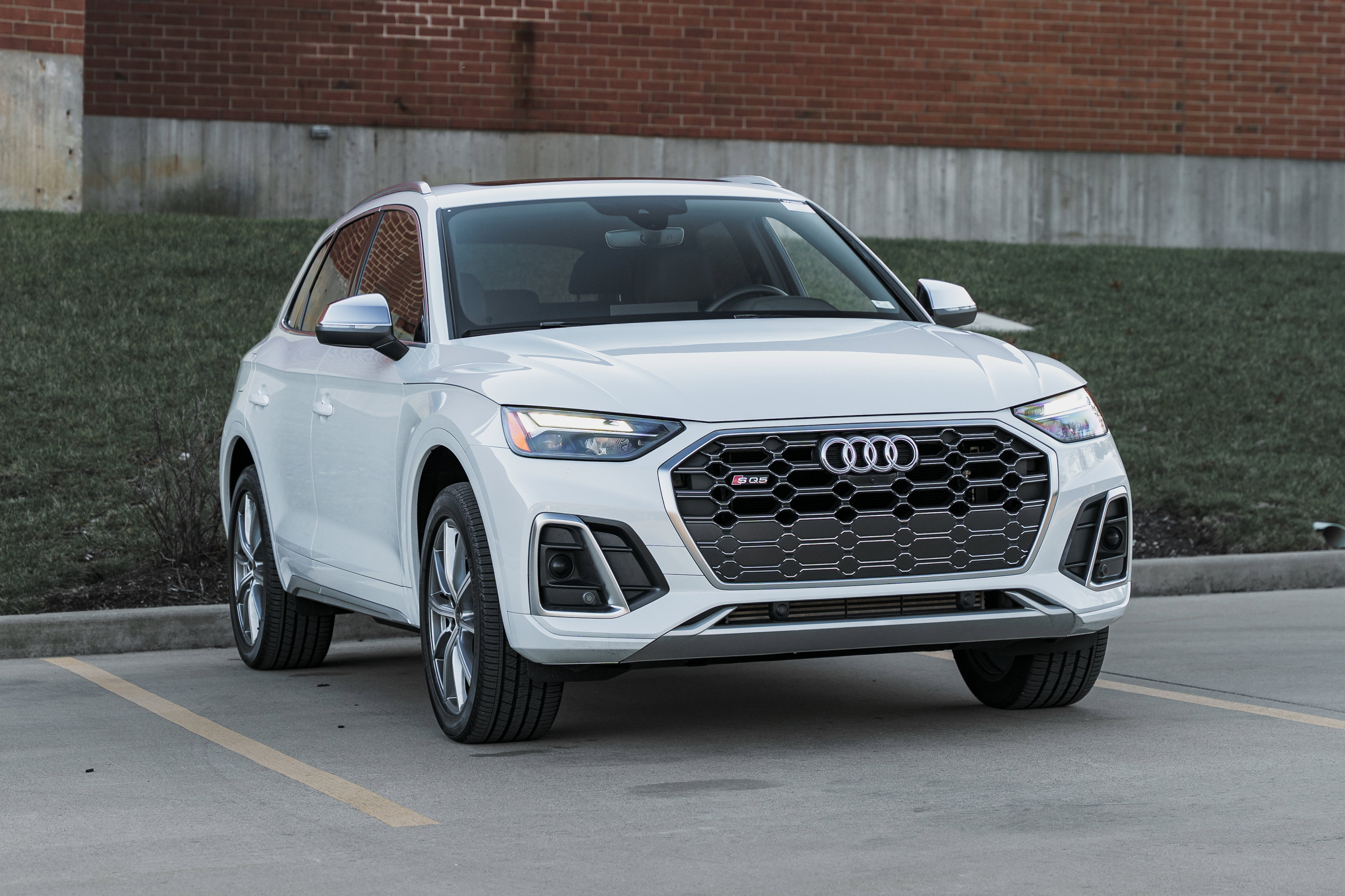 Certified 2025 Audi SQ5 Premium Plus image 2