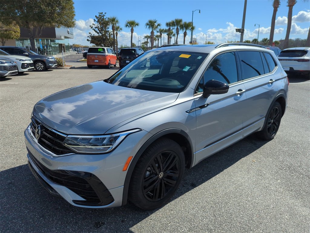 Used 2022 Volkswagen Tiguan SE R-Line image 14