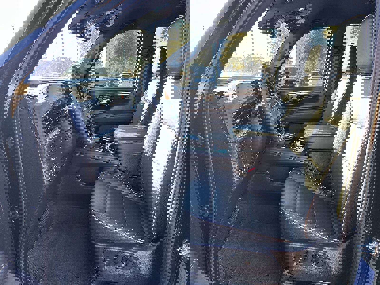 Used 2025 Chevrolet Tahoe Premier image 16