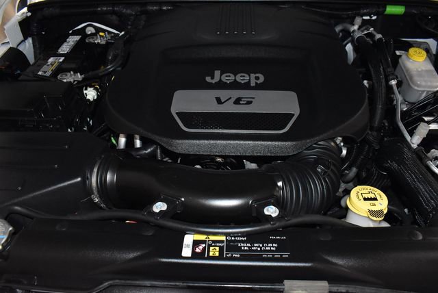 Used 2017 Jeep Wrangler Unlimited Sahara w/ Max Tow Package image 10