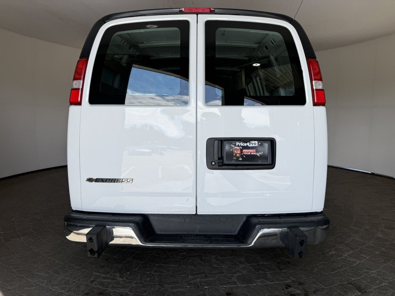 Used 2025 Chevrolet Express 2500 w/ Driver Convenience Package RWD image 6