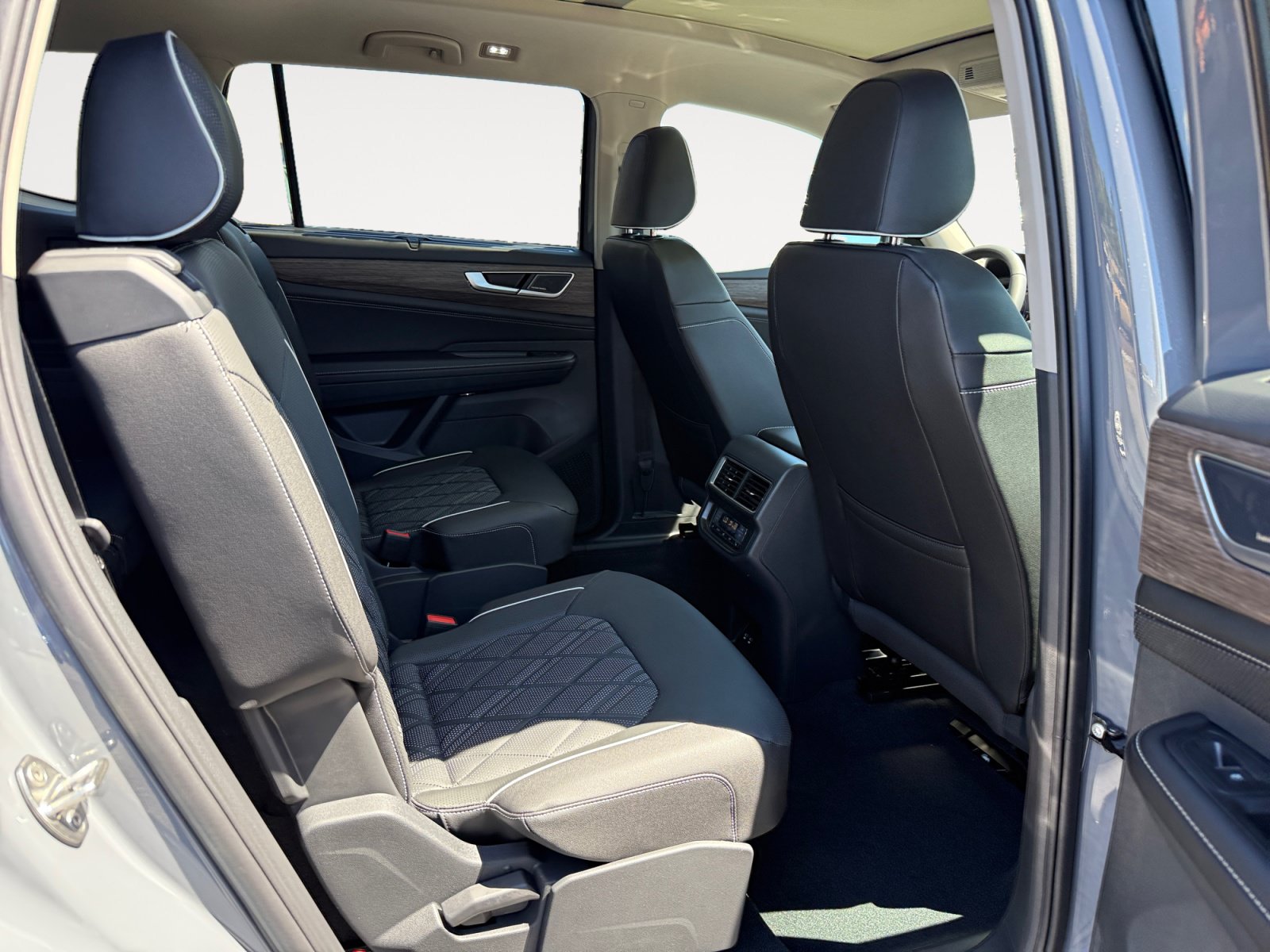 New 2026 Volkswagen Atlas SEL Premium R-Line AWD/4WD image 18