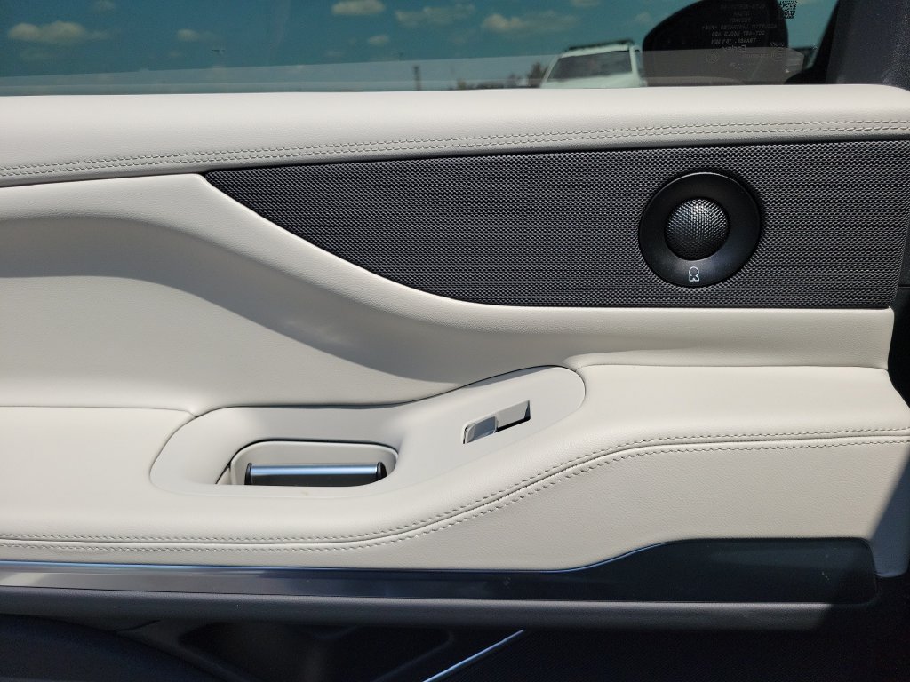 New 2026 Lincoln Navigator Premiere AWD/4WD image 15