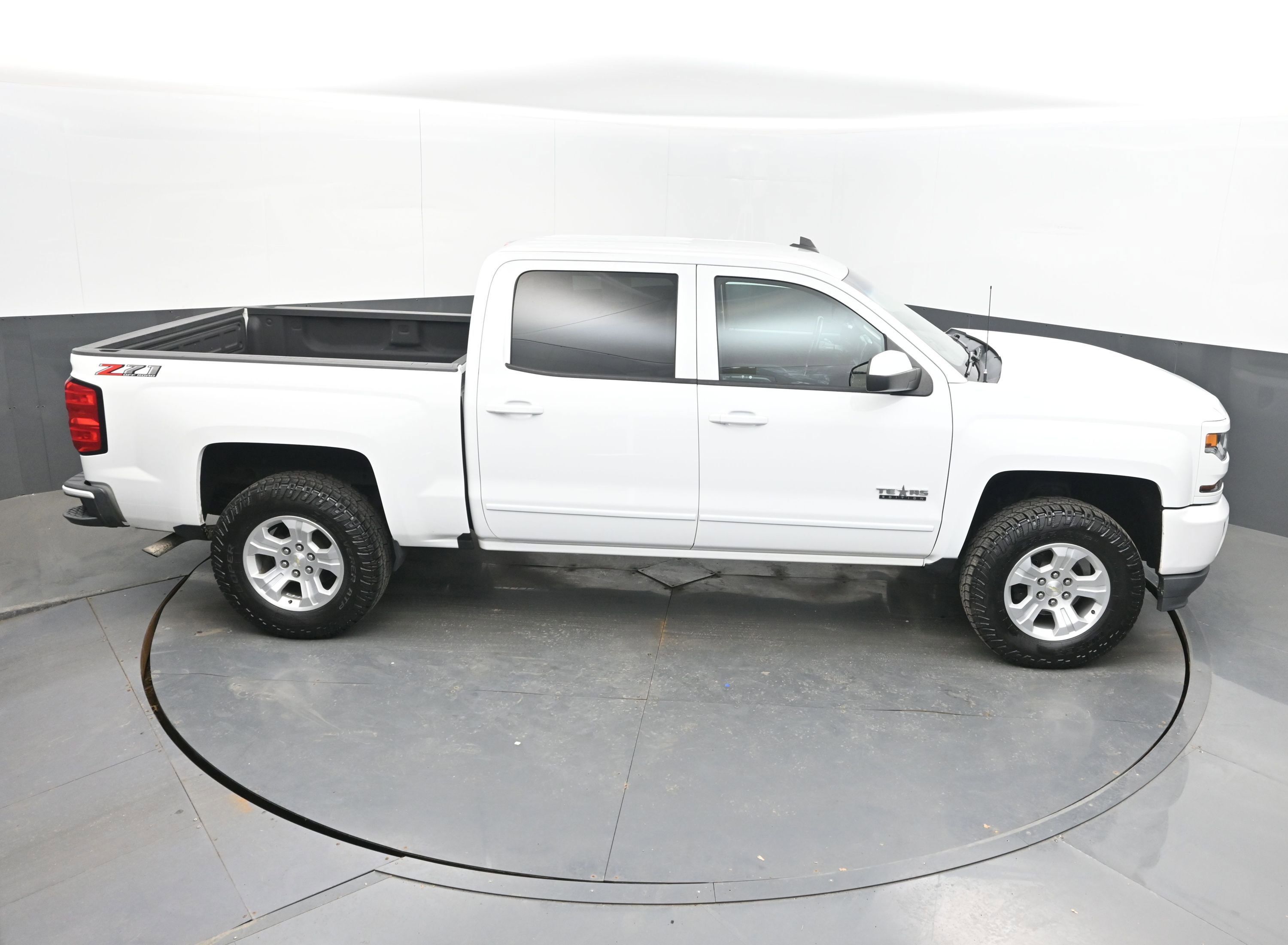 Used 2018 Chevrolet Silverado 1500 LT w/ Texas Edition image 40
