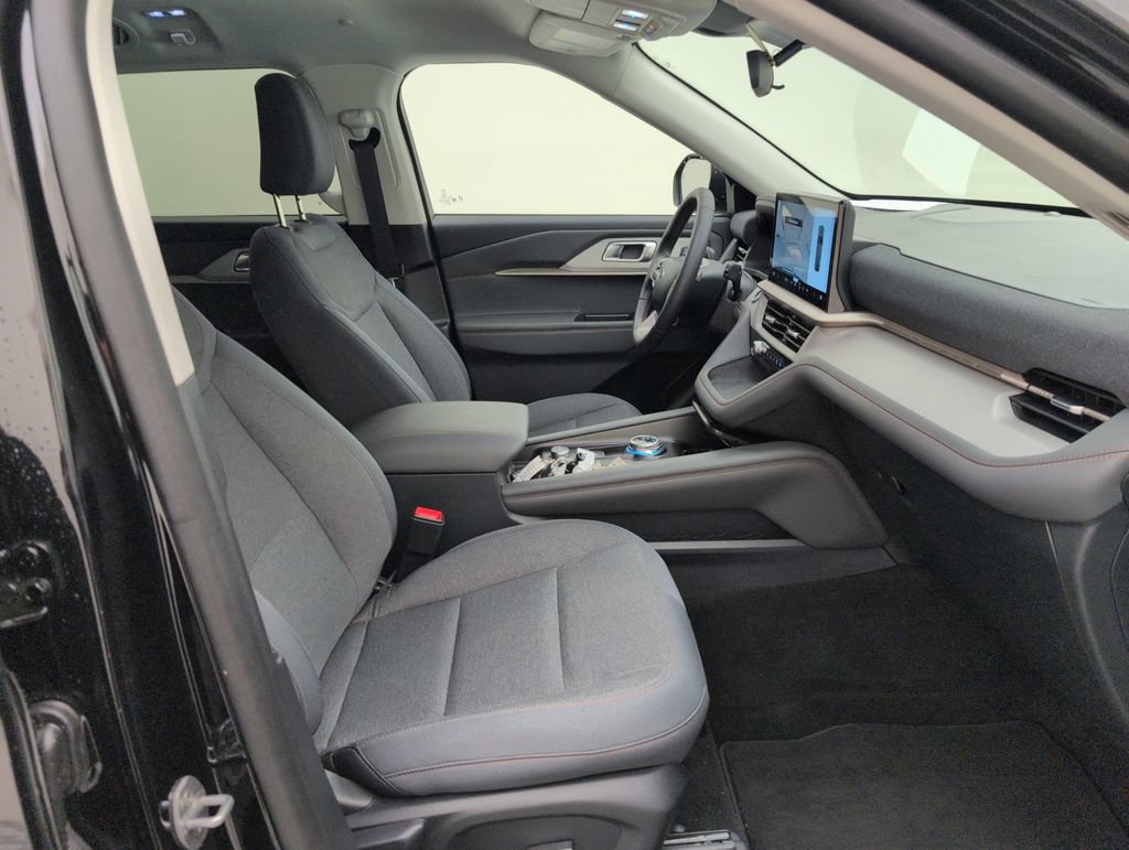 Used 2025 Ford Explorer Active RWD image 10
