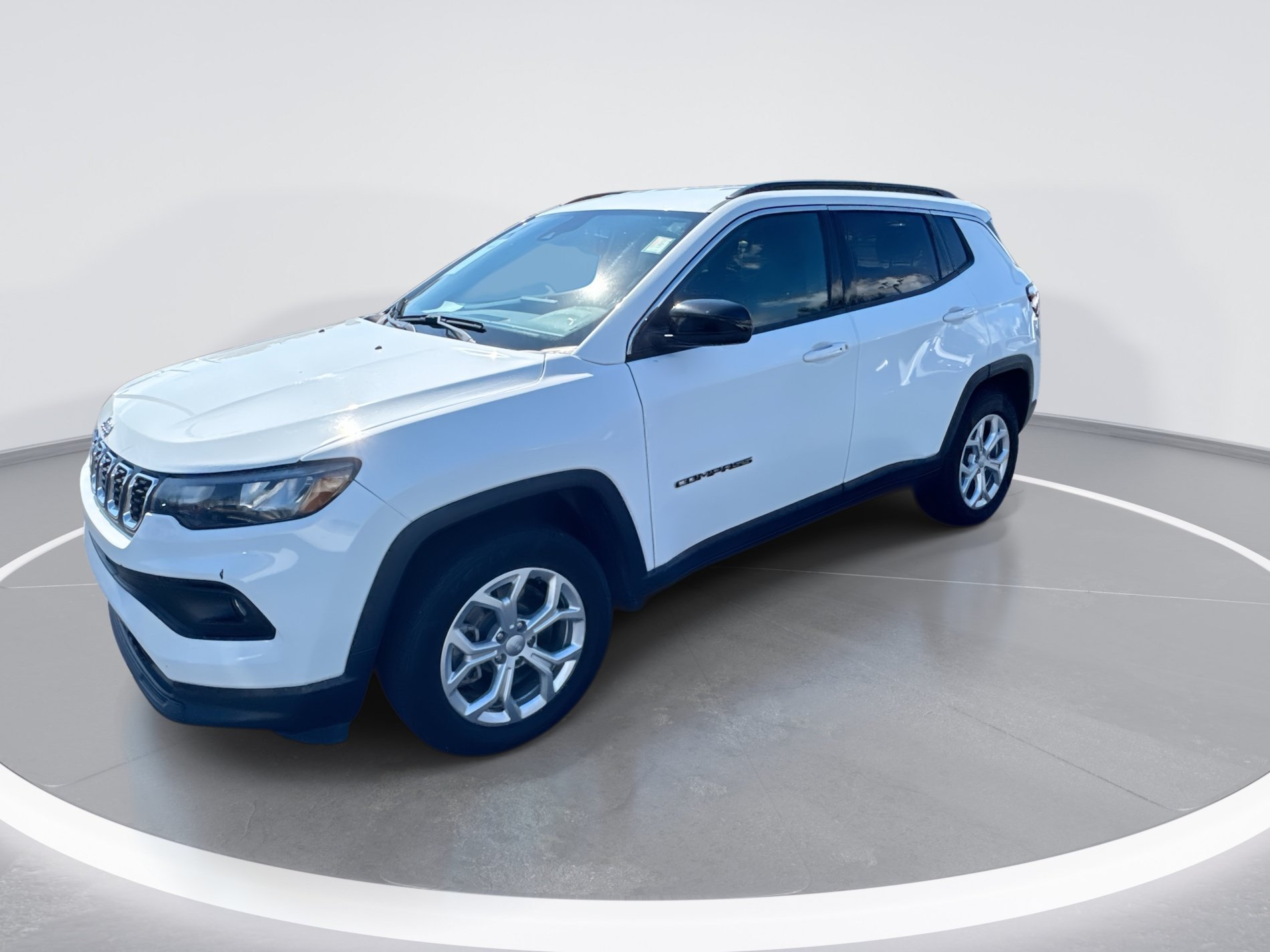 Used 2024 Jeep Compass Latitude AWD/4WD image 8