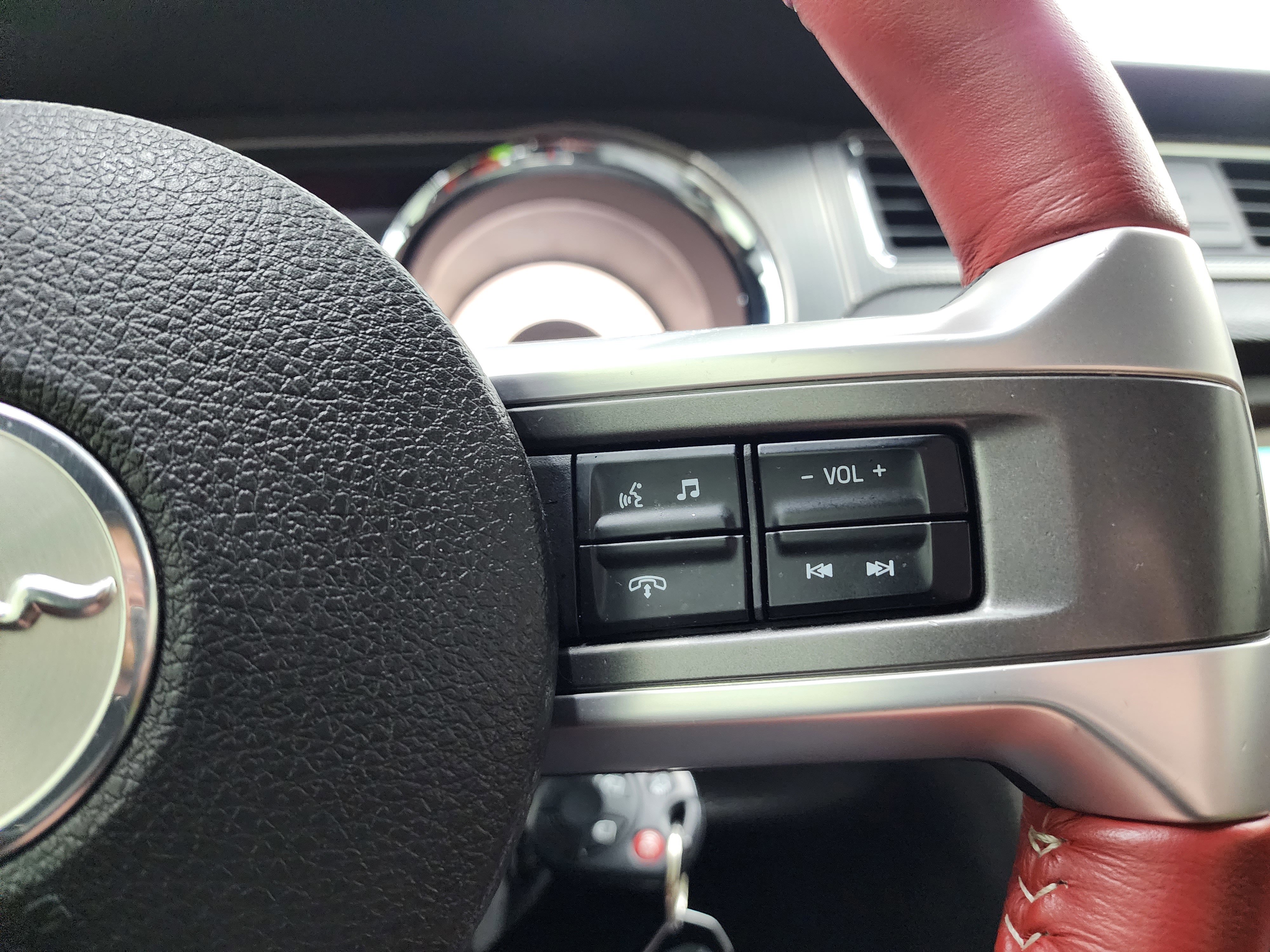 Used 2010 Ford Mustang GT Premium image 14