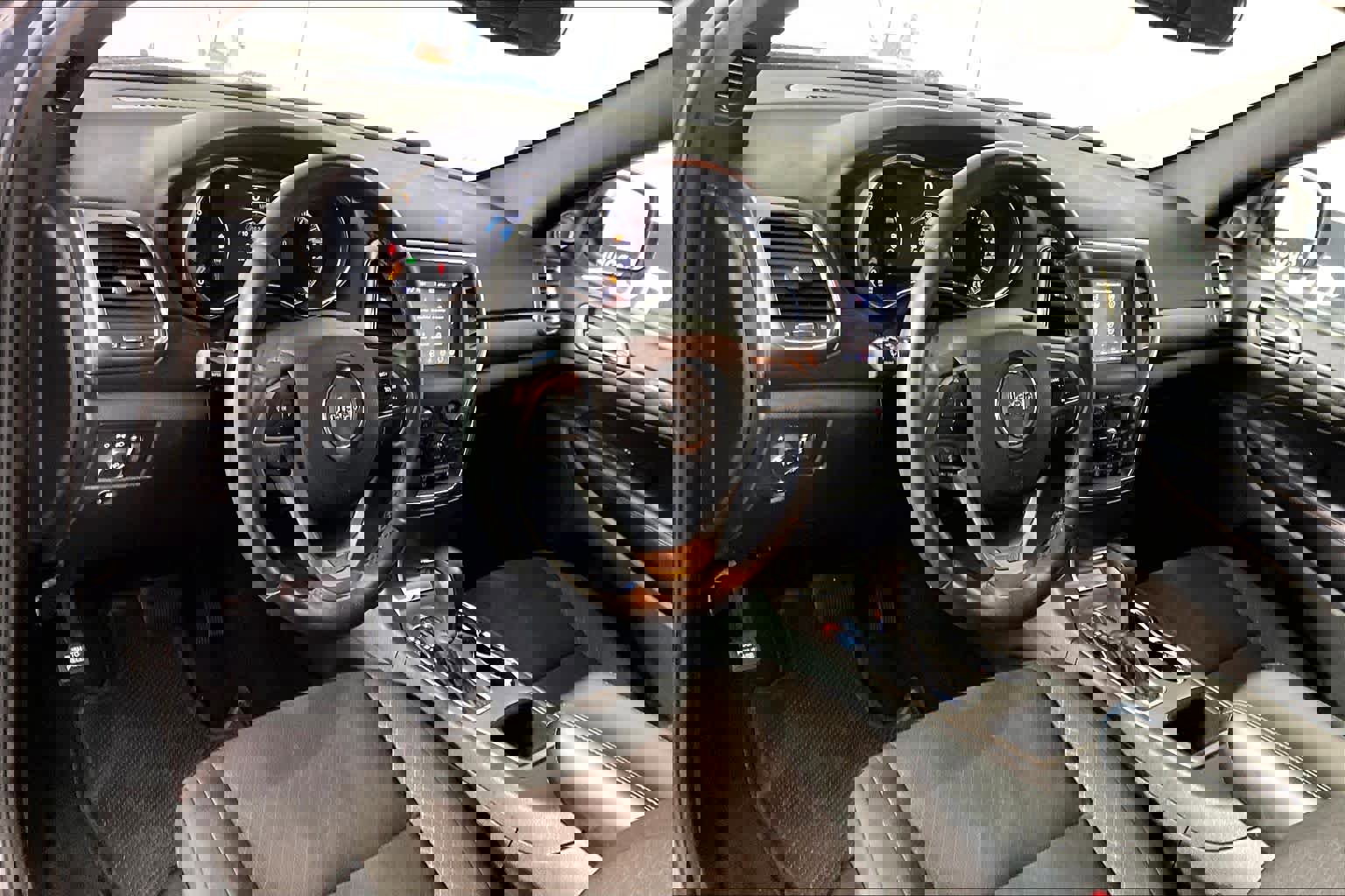 Used 2018 Jeep Grand Cherokee Laredo image 17