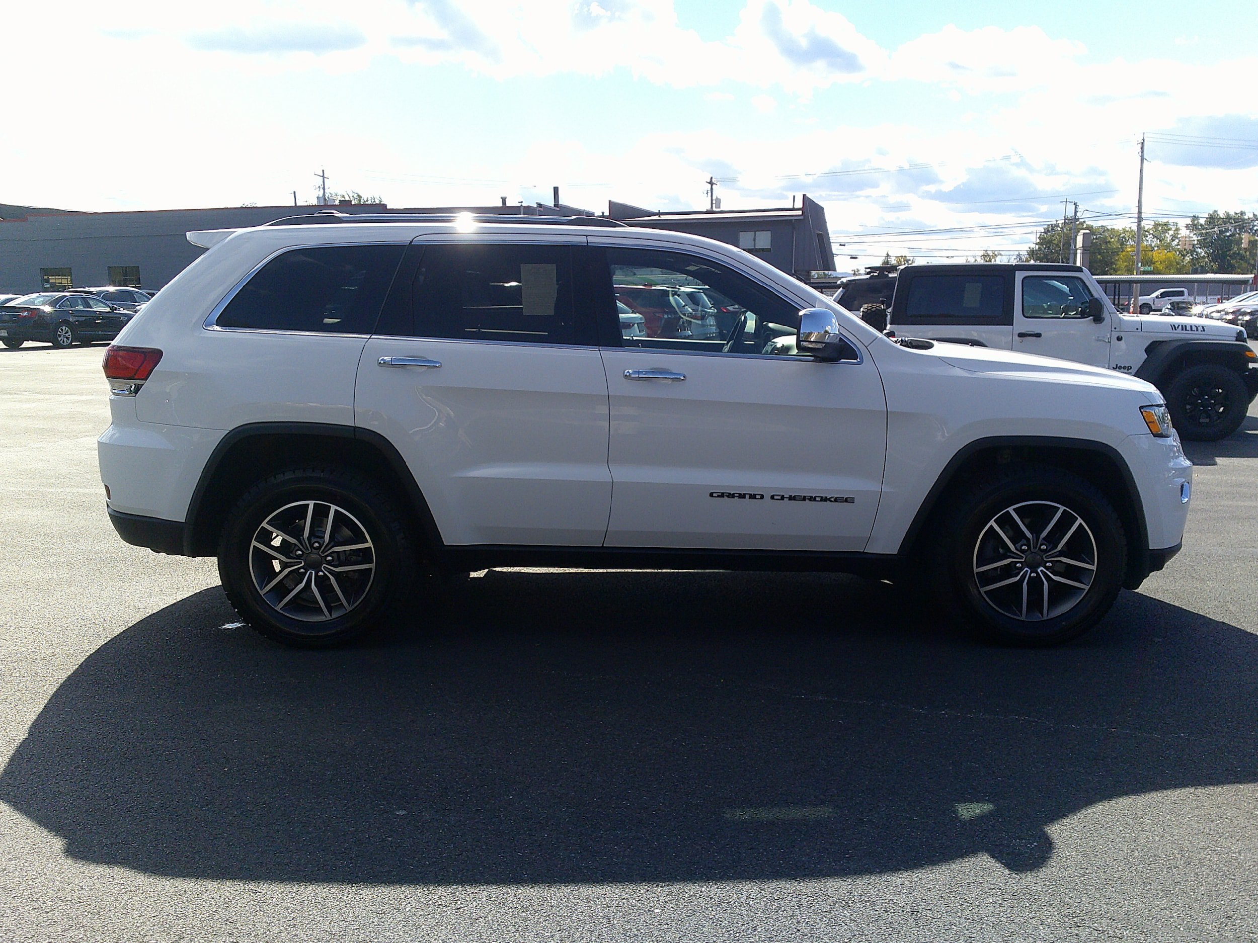 Used 2020 Jeep Grand Cherokee Limited AWD/4WD image 6