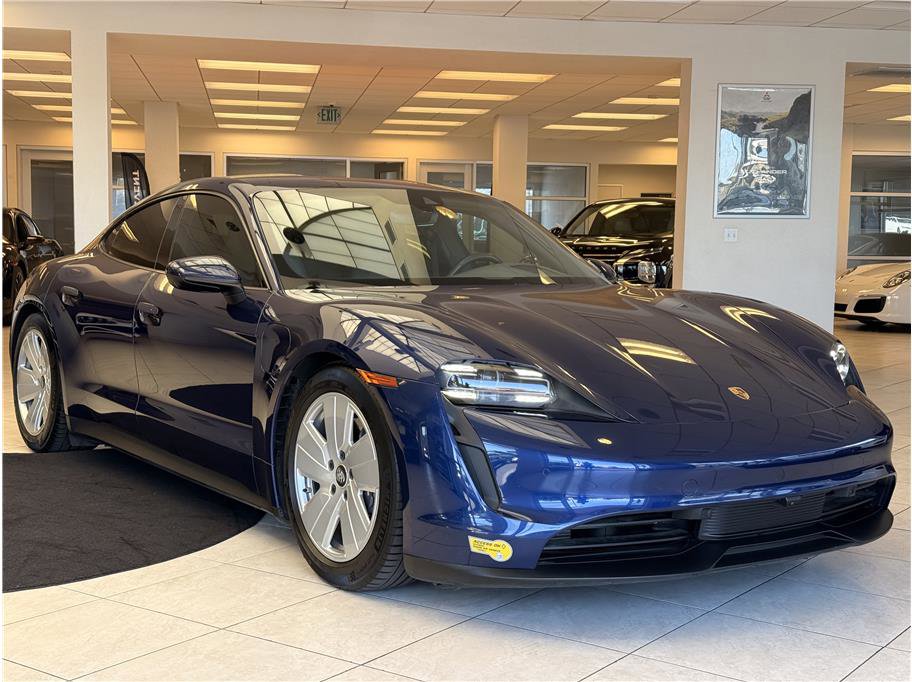 Used 2022 Porsche Taycan image 3