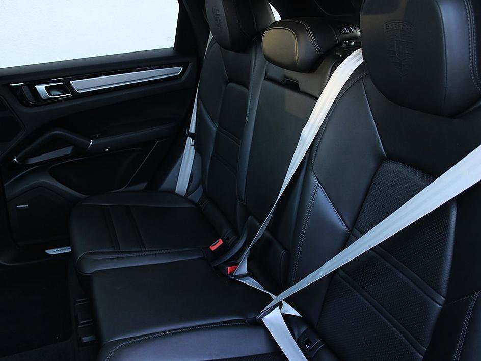 Used 2022 Porsche Cayenne Platinum Edition AWD/4WD image 18