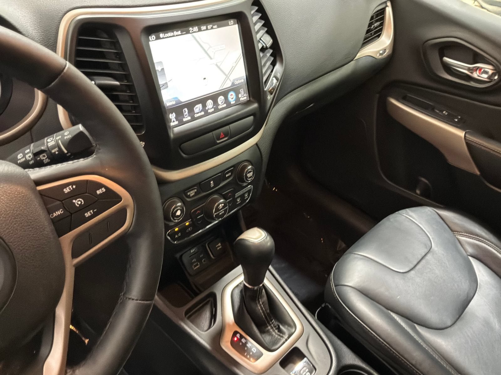 Used 2017 Jeep Cherokee Limited FWD image 18