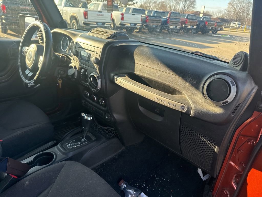 Used 2014 Jeep Wrangler Unlimited Sport w/ Dual Top Group image 11