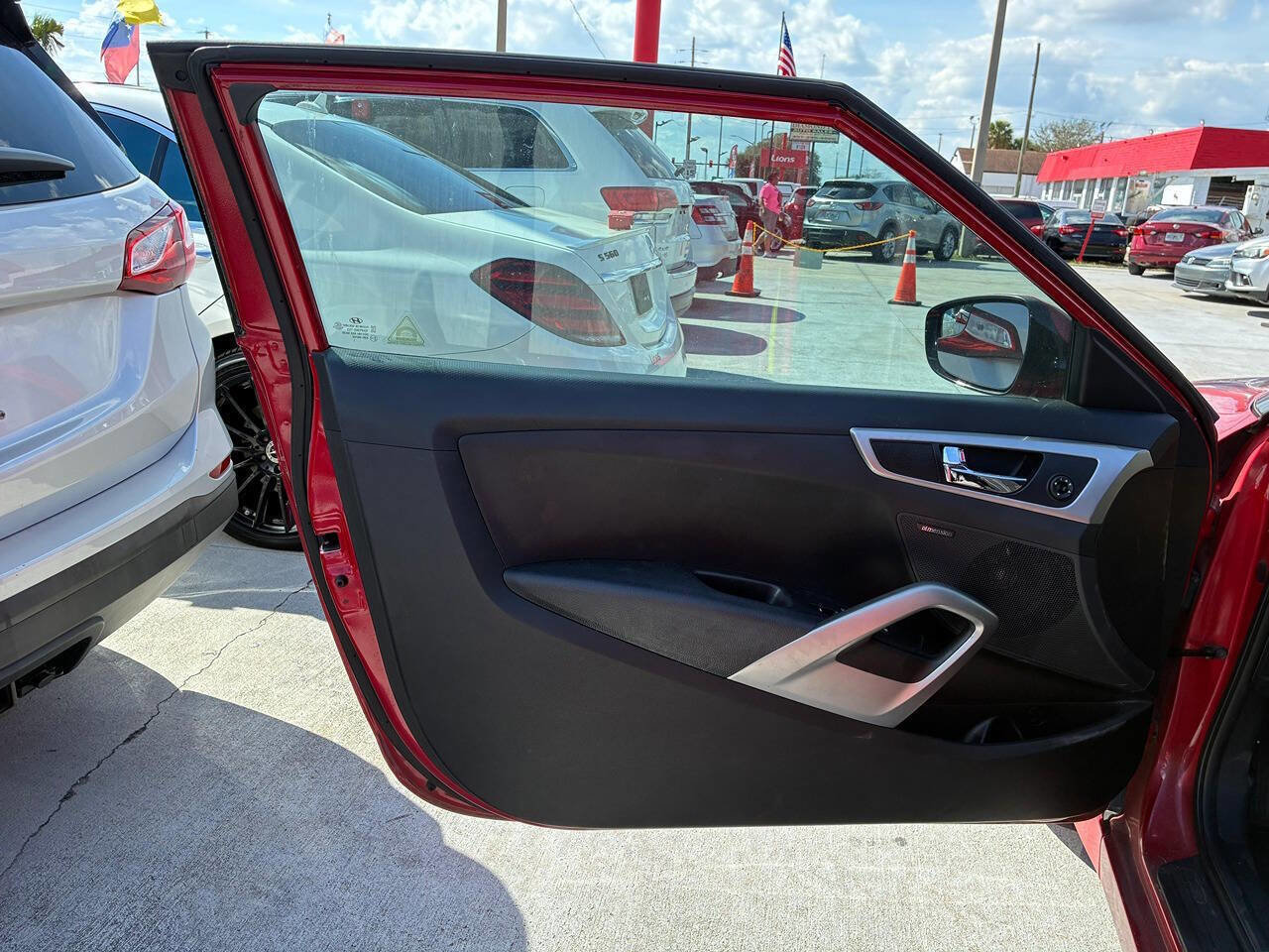 Used 2017 Hyundai Veloster Value Edition FWD image 7