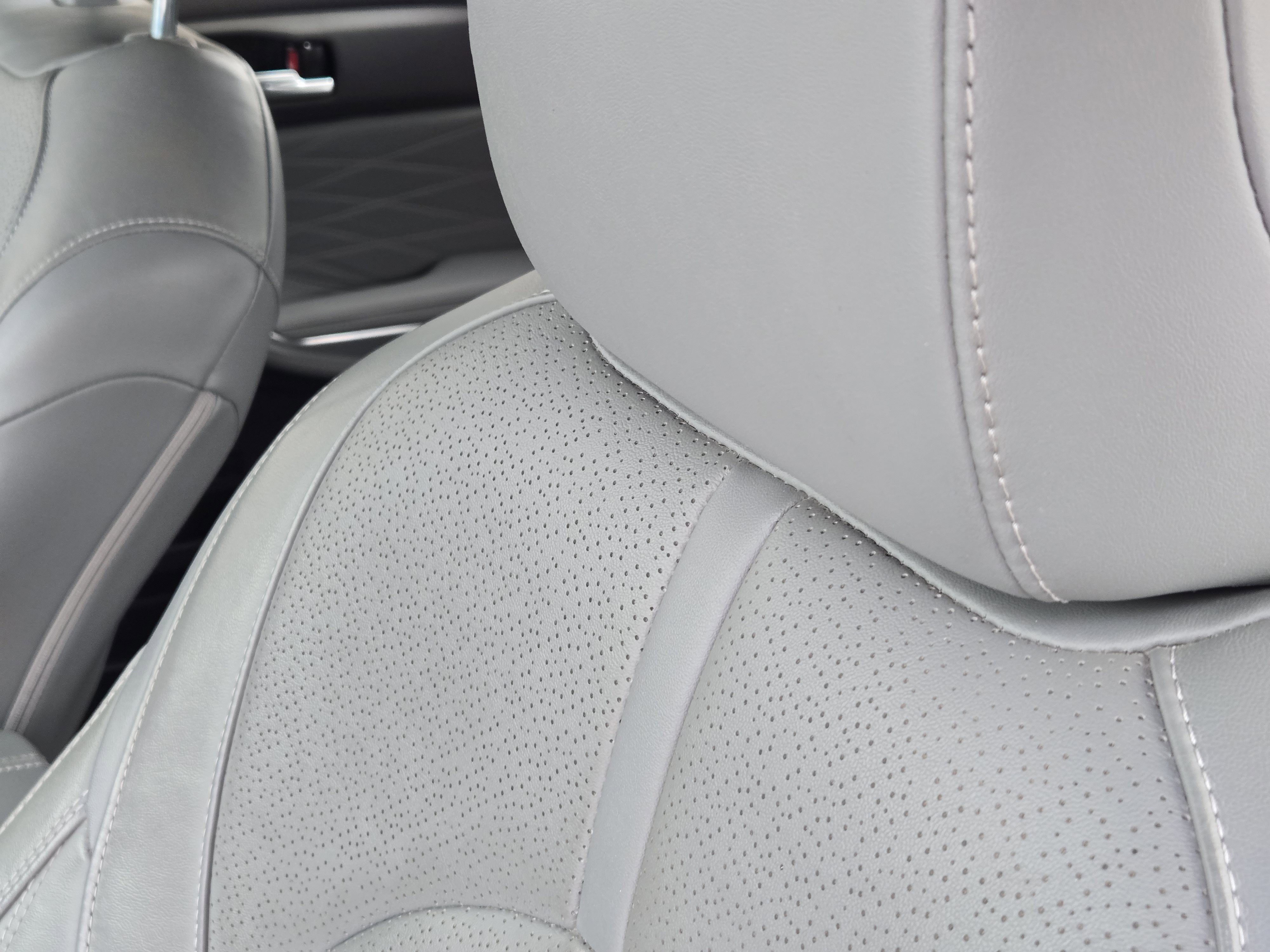 Used 2022 Toyota Avalon Limited w/ Advanced Safety Package image 17