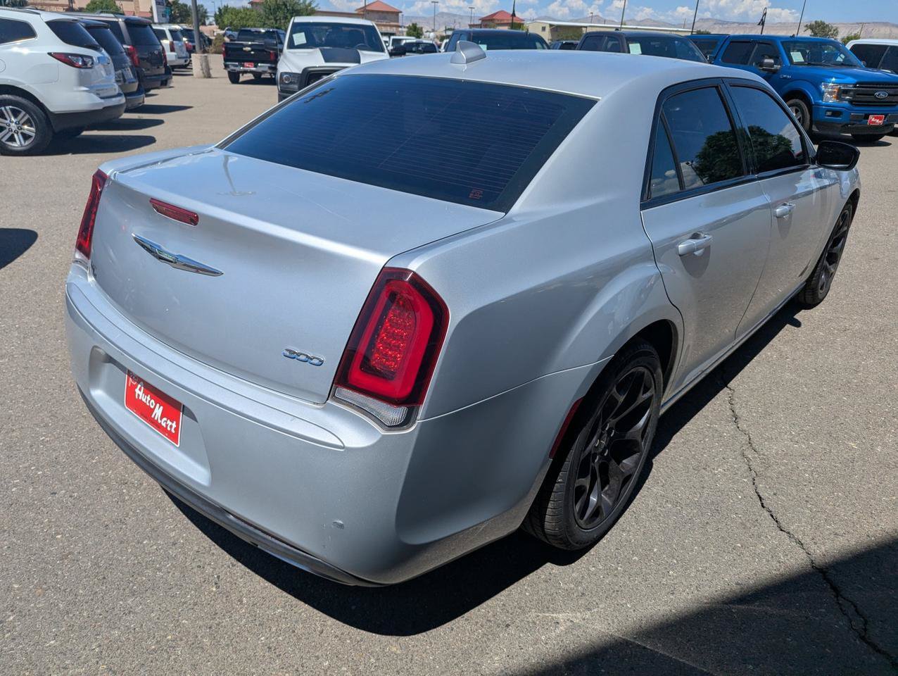Used 2019 Chrysler 300 Touring w/ Sport Appearance Package RWD image 5