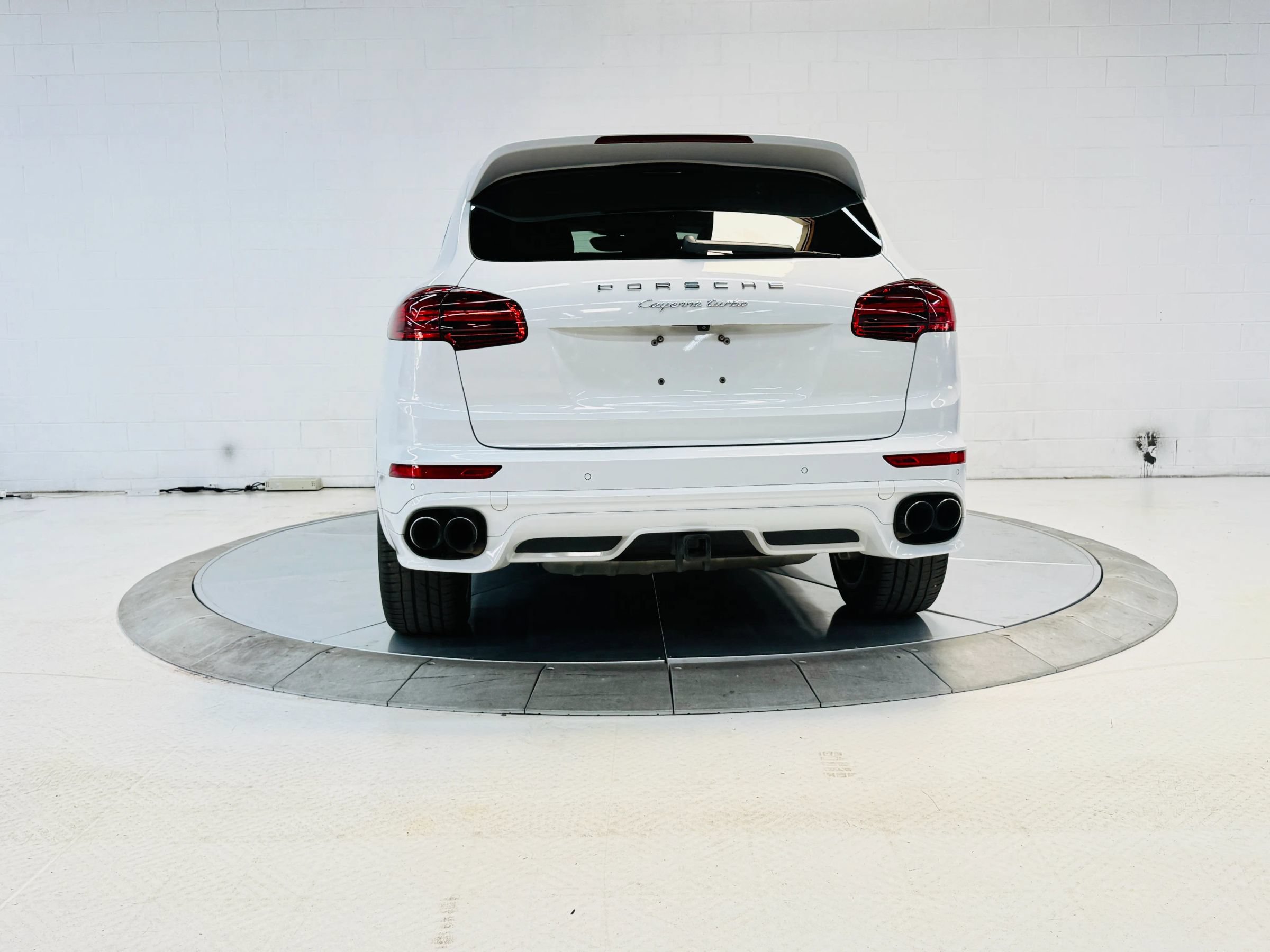 Used 2016 Porsche Cayenne AWD/4WD image 27