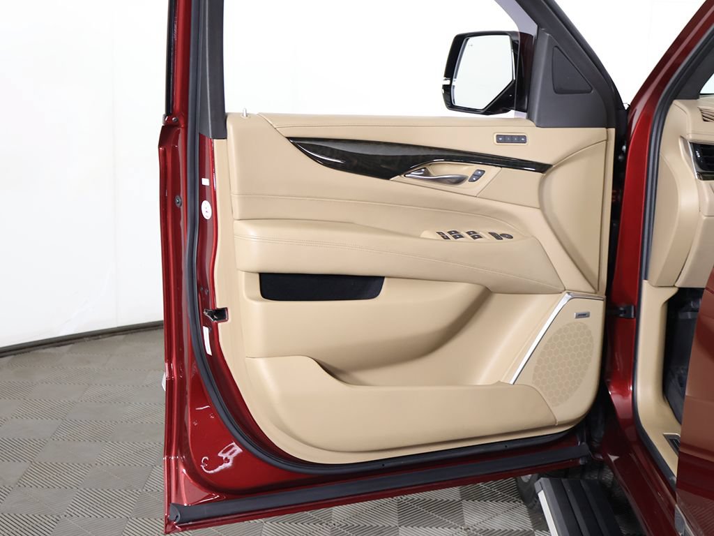 Used 2019 Cadillac Escalade Platinum AWD/4WD image 34
