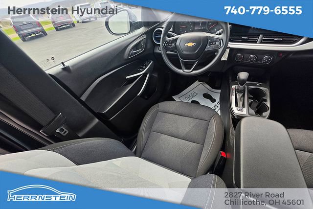 Used 2025 Chevrolet Trax LS w/ LS Convenience Package FWD image 10