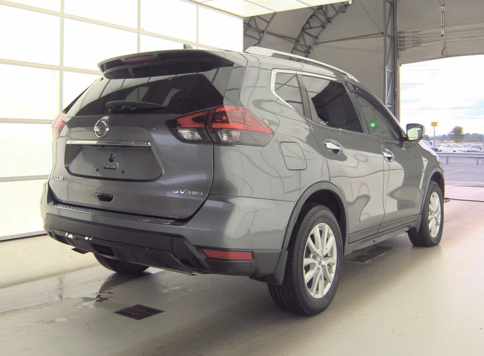 Used 2018 Nissan Rogue SV AWD/4WD image 3