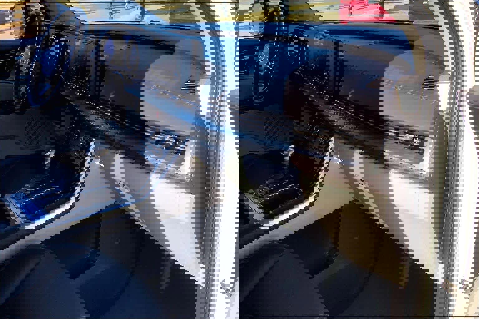 Used 2024 Kia Carnival LX image 16