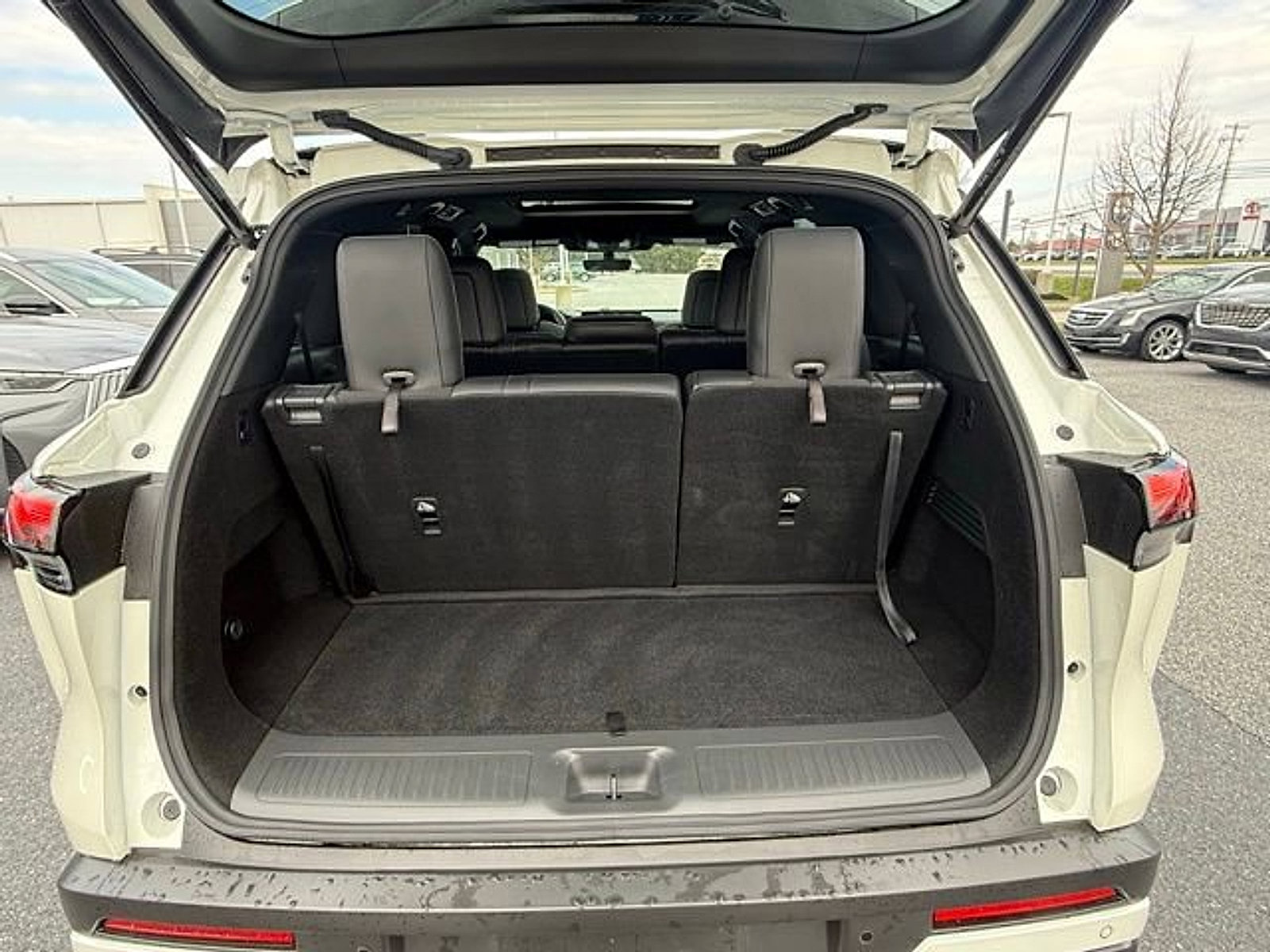 Certified 2025 INFINITI QX60 Luxe w/ Black Edition image 6