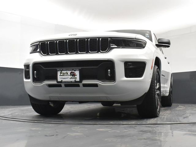 Used 2023 Jeep Grand Cherokee Overland w/ Luxury Tech Group IV AWD/4WD image 20