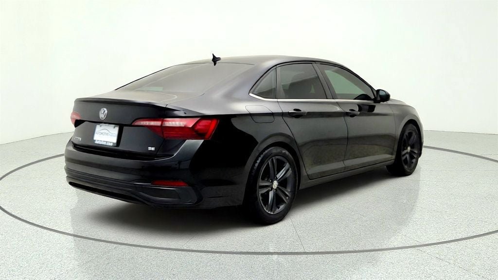 Used 2022 Volkswagen Jetta SE FWD image 5