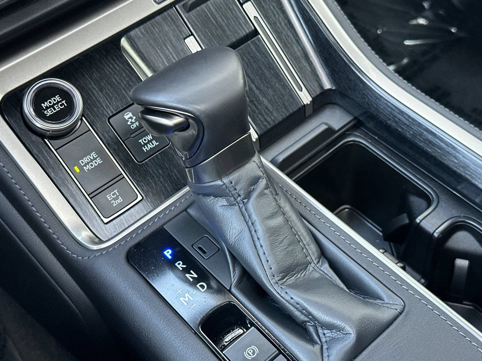 Used 2025 Lexus GX 550 w/ Accessory Package (31) AWD/4WD image 26