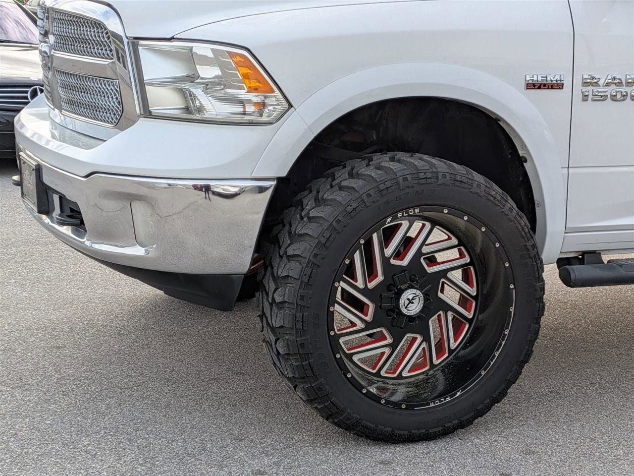 Used 2018 RAM 1500 SLT image 9