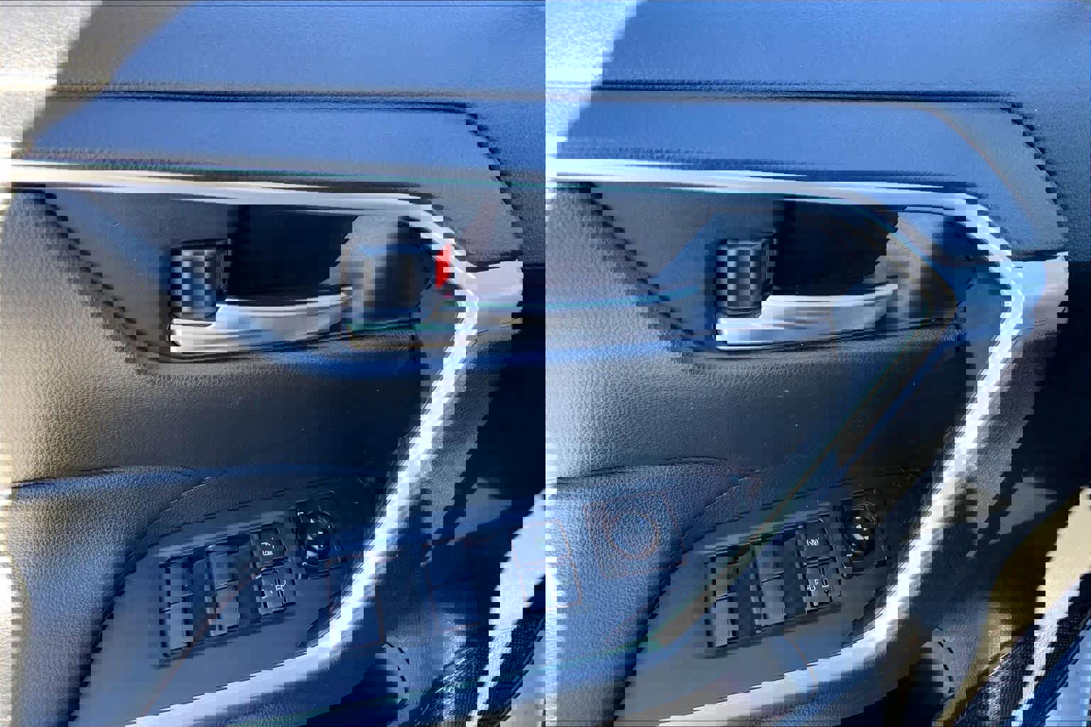 Used 2020 Toyota RAV4 XLE image 35