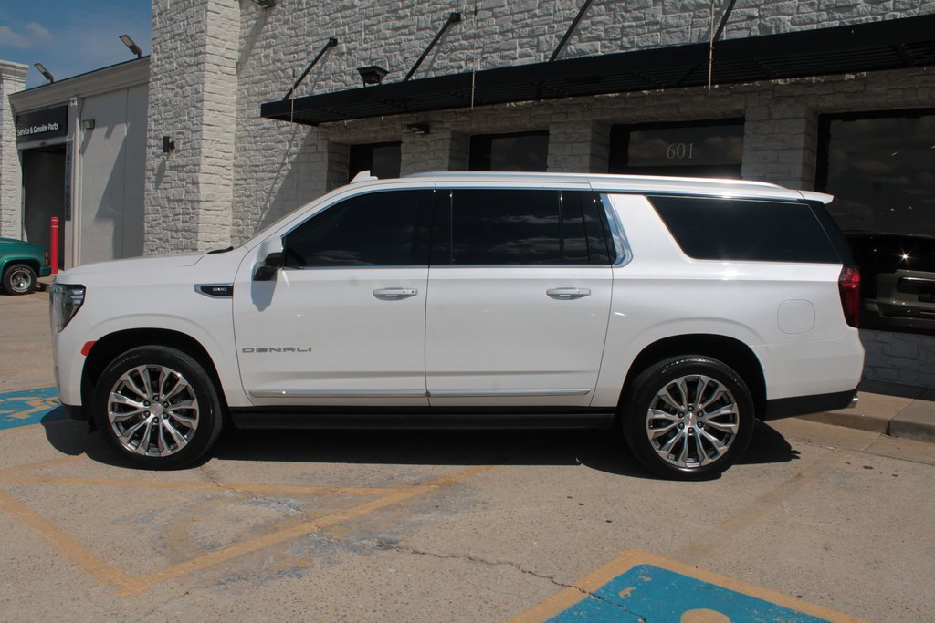 Used 2021 GMC Yukon XL Denali w/ Denali Premium Package image 14