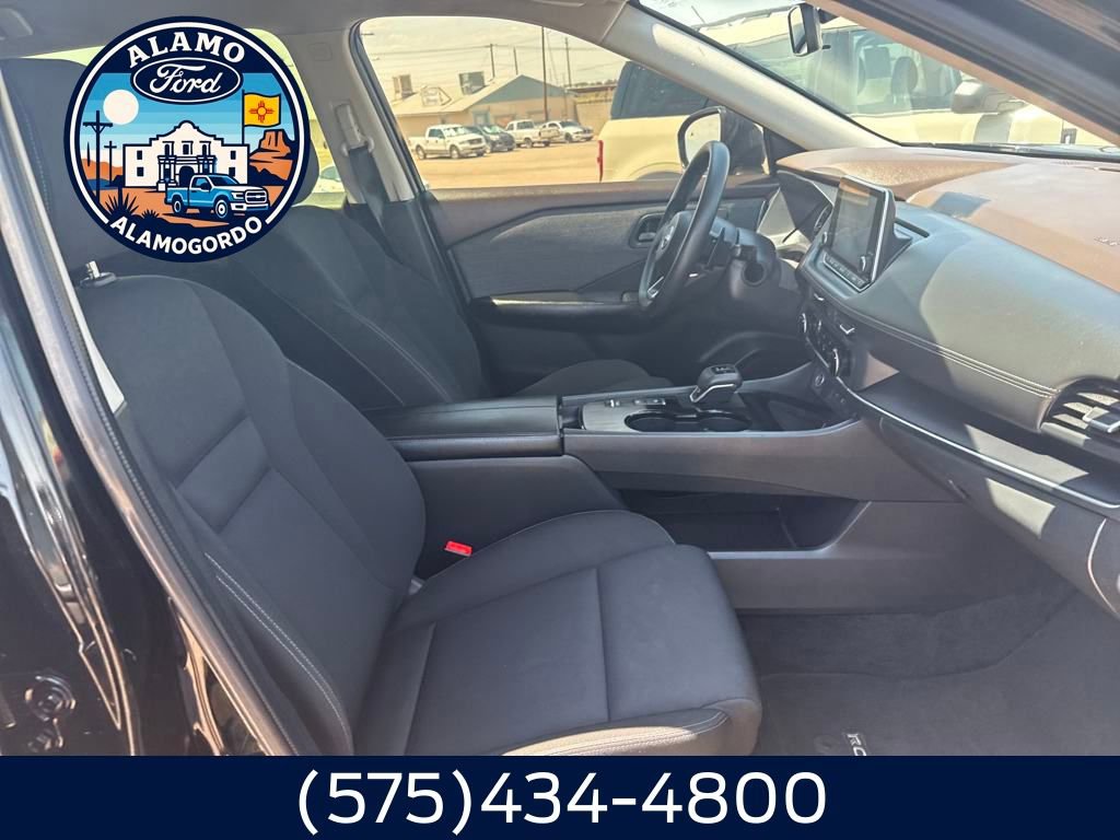 Used 2023 Nissan Rogue S image 17