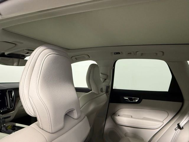 Used 2021 Volvo XC60 T5 Momentum w/ Climate Package image 29